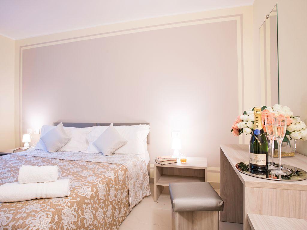Vakantiehuis Ossuccio Grande C With Pool Sleeps 12 By Italian Como