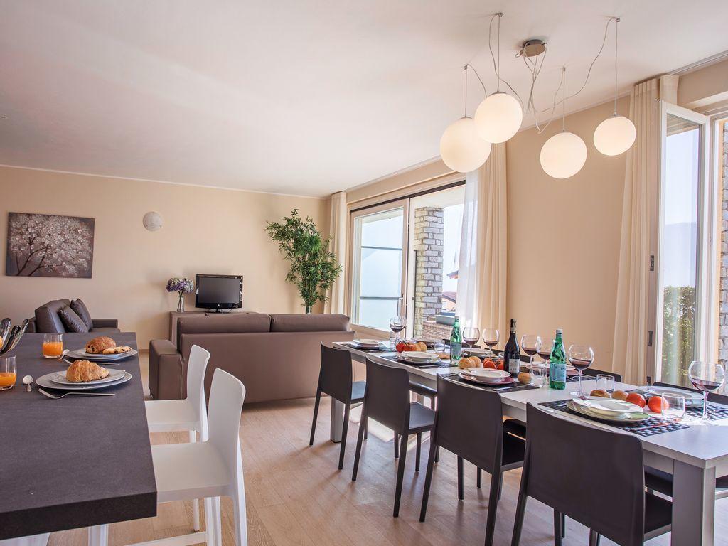 Vakantiehuis Ossuccio Grande C With Pool Sleeps 12 By Italian *