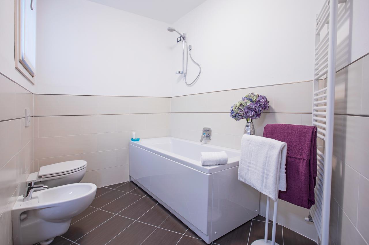 Vakantiehuis Ossuccio Grande C With Pool Sleeps 12 By Italian *